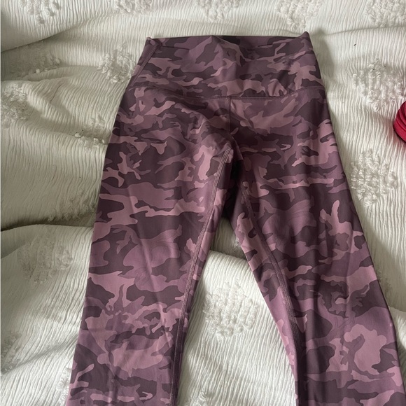 Lululemon pink Camo size 6 leggings, 25” length - Picture 3 of 6
